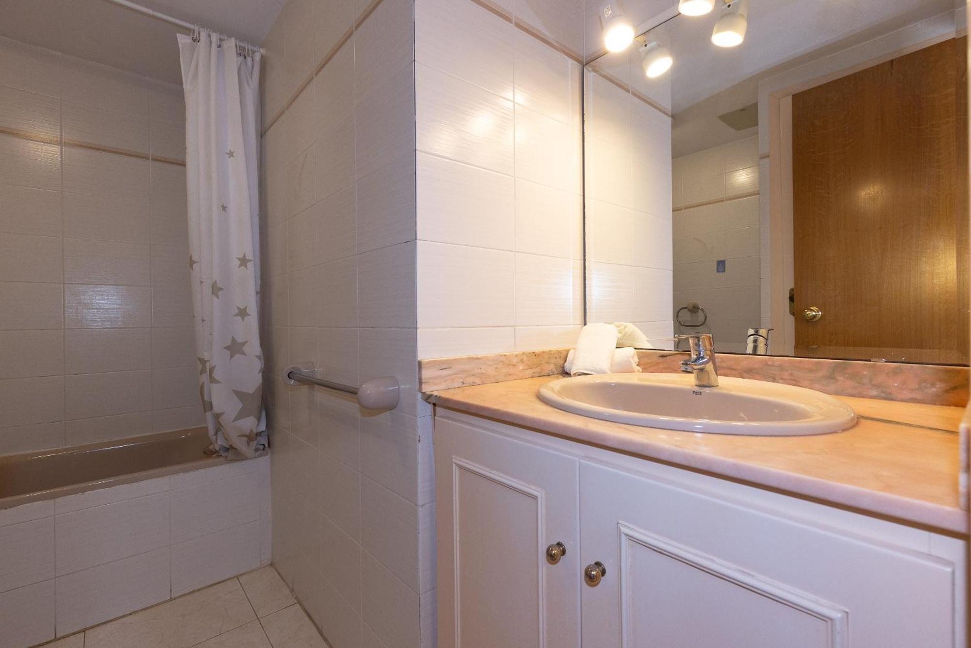 Uhc Txingudi Apartments กัมบริลส์ ภายนอก รูปภาพ